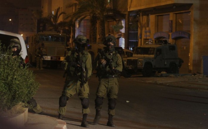 قوات الاحتلال الإسرائيلي خلال اعتقالها الشاب قرب نابلس